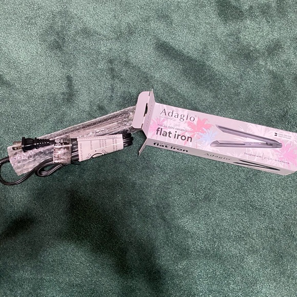 NWT Adagio Not so Mini flat iron- black - Picture 16 of 16